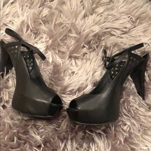 Levity ‘Esther’ platform pumps